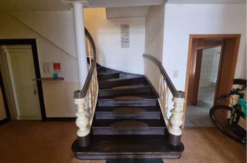 056-eg-treppe-ins-og